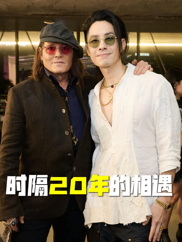 吳建豪（右）化身記者採訪強尼戴普。翻攝吳建豪小紅書