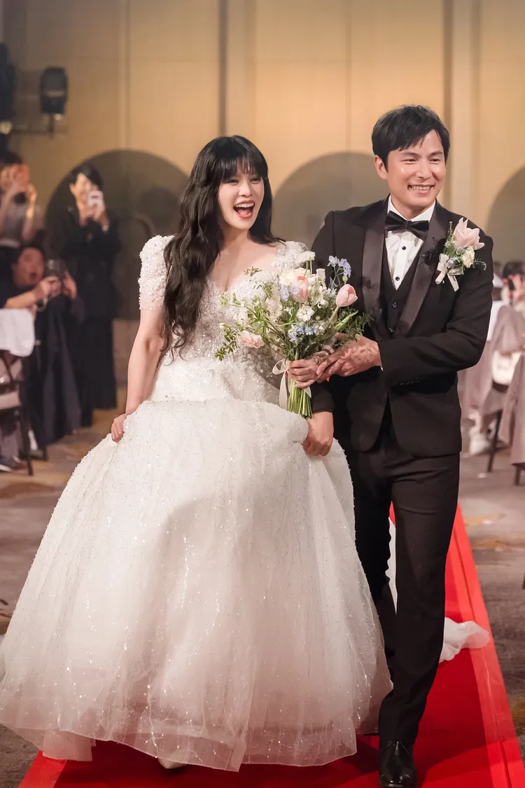 夏宇童（左）和孫協志在今年西洋情人節舉行婚宴。經紀人提供