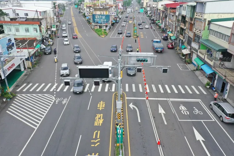 科技執法將針對違規「行駛機慢車道」進行取締。翻攝畫面