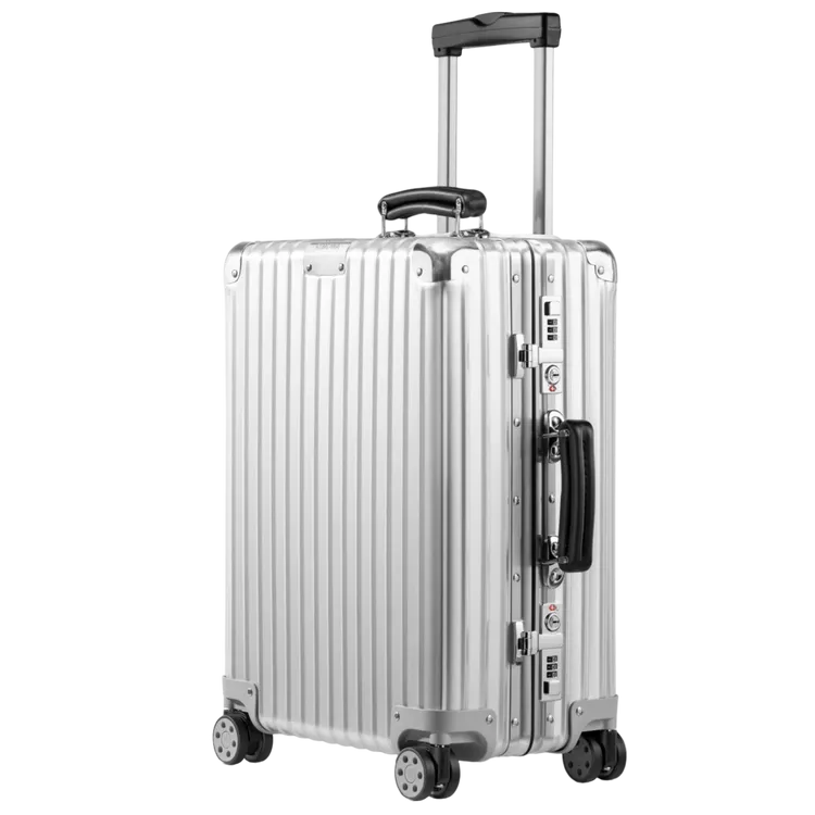 RIMOWA Classic系列Cabin Silver銀色行李箱，5萬6000元。品牌提供
