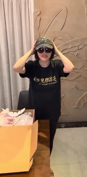 小S戴上女兒品牌出的帽子誇很時髦。翻攝小S IG