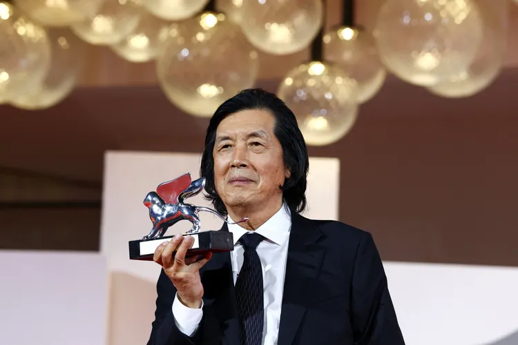 李滄東睽違8年新作《可能的愛情》讓他獲得評審團大獎銀獅獎。路透