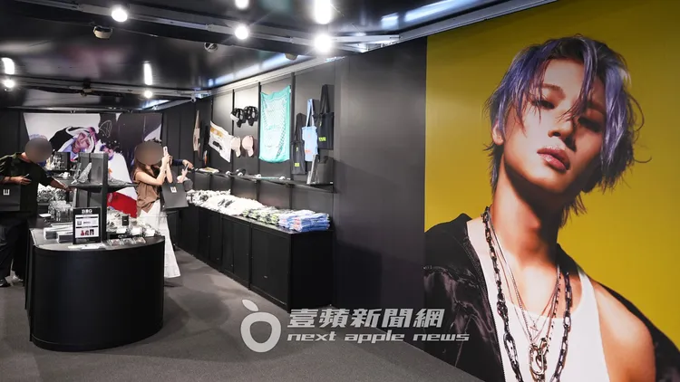 BIGBANG「BiiiG」快閃店在統一時代百貨營業前半小時開放排隊。彭欣偉攝