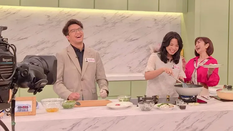 沈伯洋和老婆上《美鳳有約》。翻攝自陳美鳳臉書