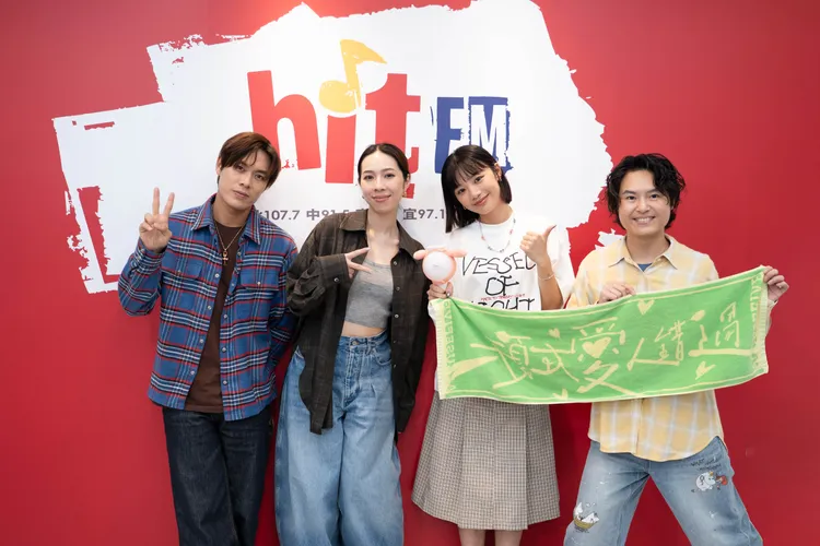 告五人作客Hit Fm聯播網「OH YA DJ」木木節目（右2）。Hit Fm聯播網提供