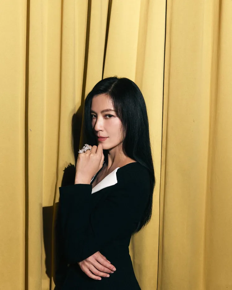 林熙蕾選搭CINDY CHAO四季系列珠寶。
