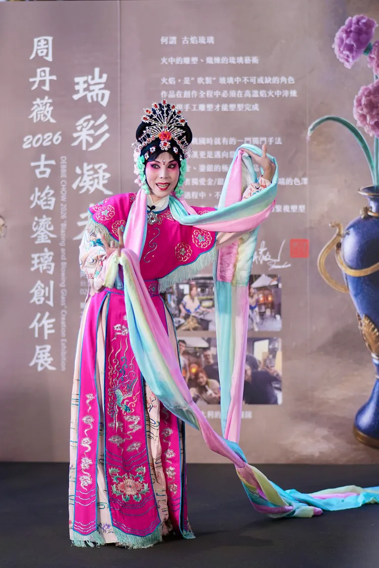 現場還有歌仔戲天女散花表演。彭欣偉攝