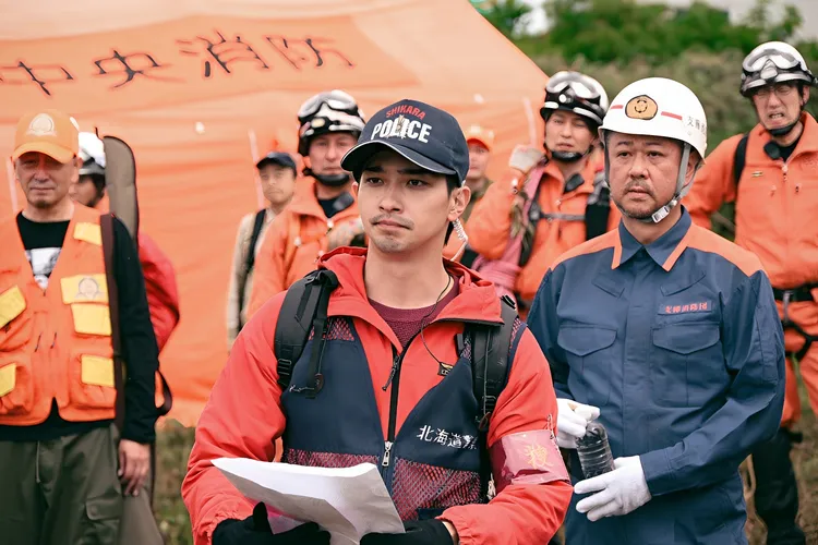 橫濱流星飾演刑警，從48公斤增增重到65公斤。LINE TV提供