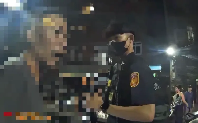 警方到場將雙方隔開。翻攝畫面
