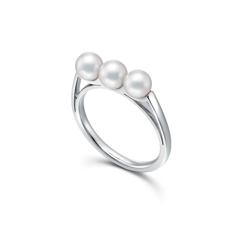 TASAKI balance light 阿古屋珍珠 & 18K白金戒指，5萬3800元。品牌提供