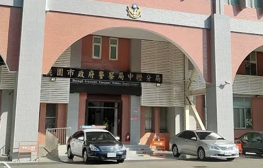 桃園少年宮廟前遭拖行狠踹！祭壇前哀號影片瘋傳　警追查了