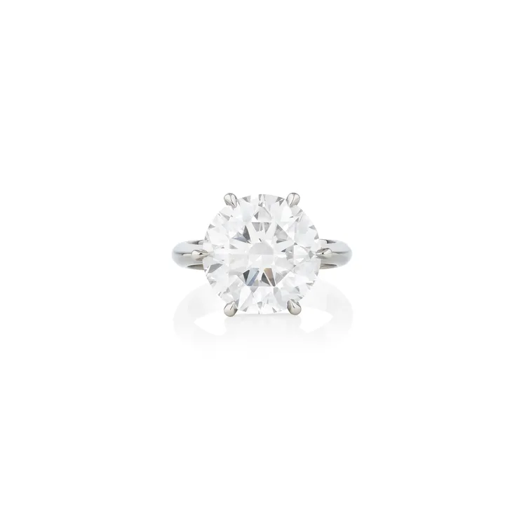 Bucherer 美鑽戒指（10.09克拉明亮式切割，D色無瑕，Type IIa），估價約35萬至55萬美元（約台幣1120萬至1760萬元）。