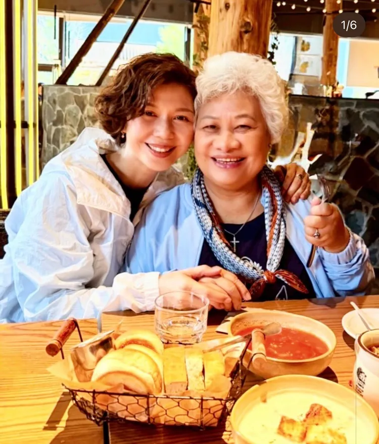 于子育的媽媽是部落頭目家族，兩人感情非常好。翻攝自于子育IG