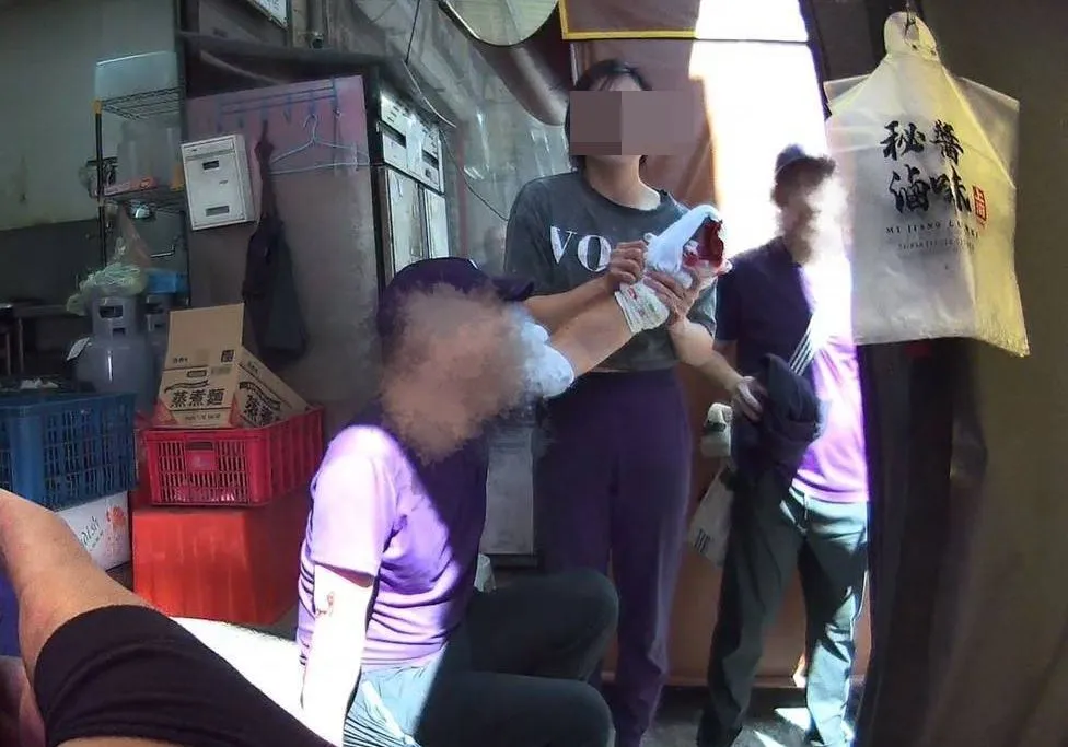 桃園快餐店爆衝突！　老闆娘持菜刀砍傷老闆
