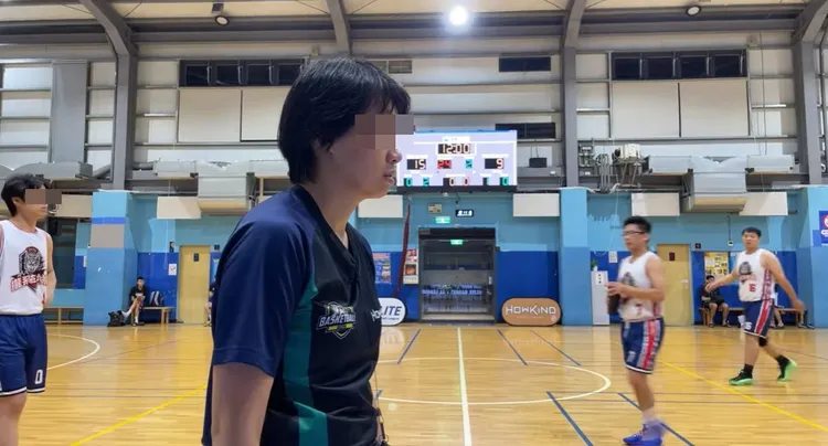 現場球員與裁判都目睹全昶狀況。翻攝自Elite Basketball League 中壢場 YT