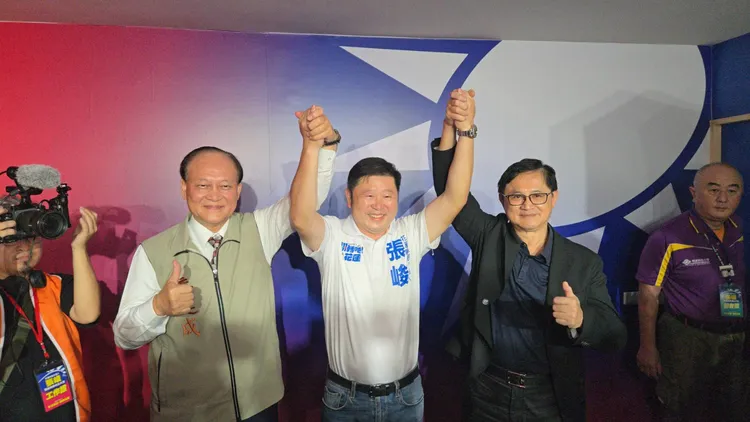 童子賢跟季連成現身力挺張峻。李光濱攝