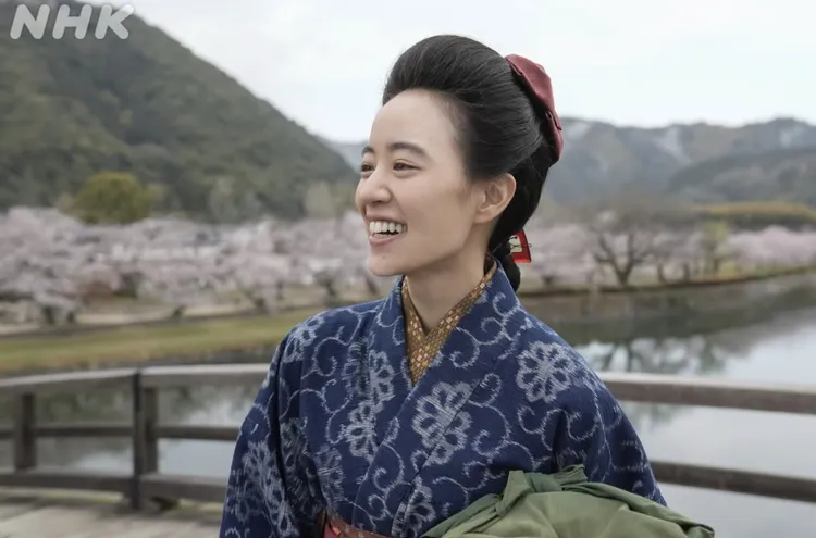 石橋靜河劇中髮型遭評太違和。翻攝自IG asadora_bk_nhk）