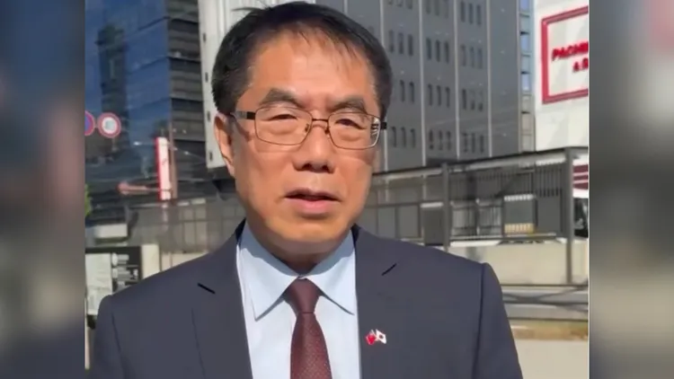 人在日本的黃偉哲拍片上傳網路，要蔣萬安別再說「543」。南市府提供