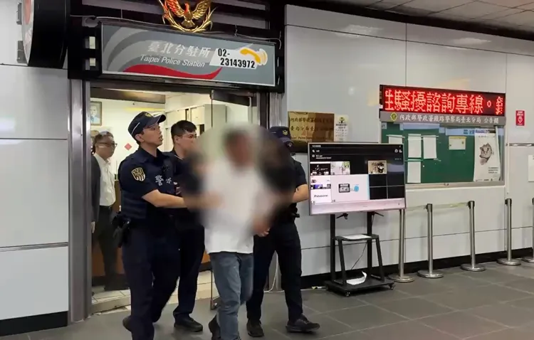警方將毛男送辦。翻攝畫面