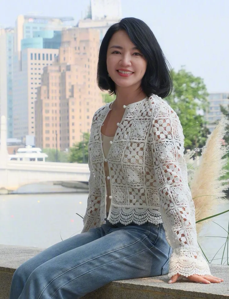 阿雅演藝工作重心放在中國，翻攝阿雅微博