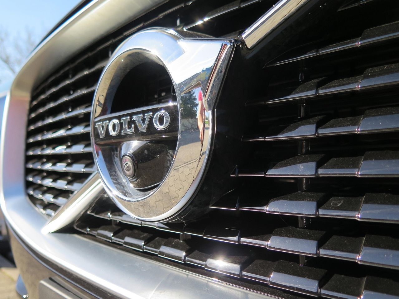 Volvo爆經營危機!全球裁員2500人 中國營收暴跌近5成