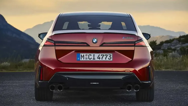 BMW M350 xDrive成為新3系列汽油性能旗艦，搭載3.0升直列6缸渦輪引擎與48V輕油電系統。原廠照片