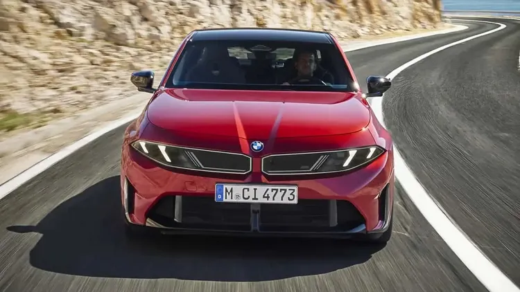 新一代BMW 3 Series將提供汽油與純電兩種動力架構，並以共同的Neue Klasse設計語言建立家族識別。原廠照片