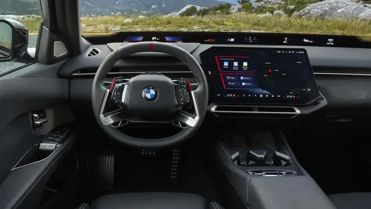 BMW Panoramic iDrive成為新一代3系列座艙核心科技，整合Panoramic Vision與17.9吋中央螢幕。原廠照片