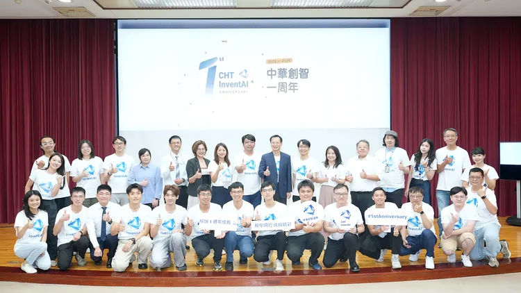 中華創智國際成立滿週年，首年營運目標順利達成，明年將持續衝刺力拚再創佳績。圖為全體同仁與BSI團隊合影。中華創智提供