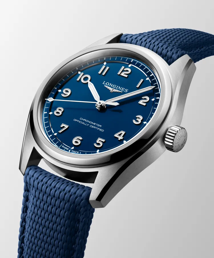 Longines SPIRIT PILOT先行者系列飛行員腕錶，8萬2000元。品牌提供