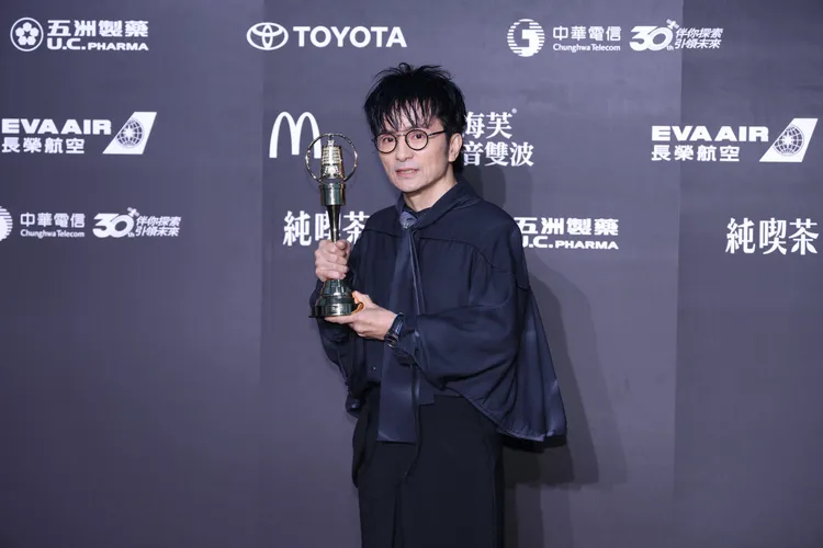 唐從聖盼將獎座放在媽媽看得到的地方。攝影中心攝