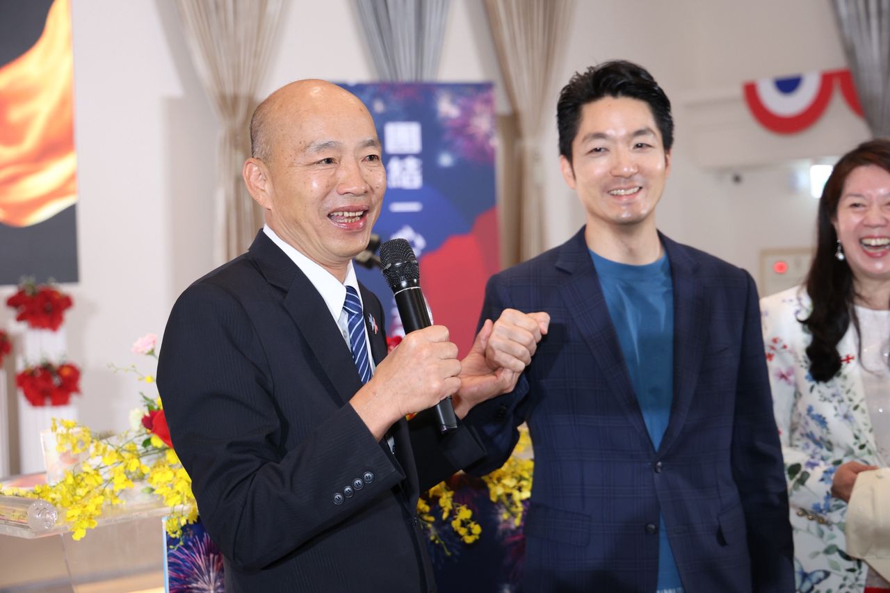 蔣萬安額頭黑是被抹黑?韓國瑜笑虧「過幾天我也會變黑」
