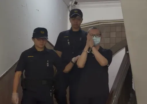 台大狼醫鄭文芳下藥性侵女業務　押解高院身影曝