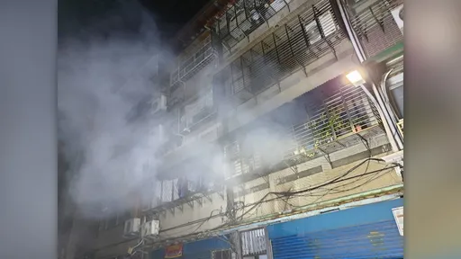 國慶凌晨北市公寓惡火　3人受傷送醫！50歲婦人18度燒傷被濃煙嗆昏