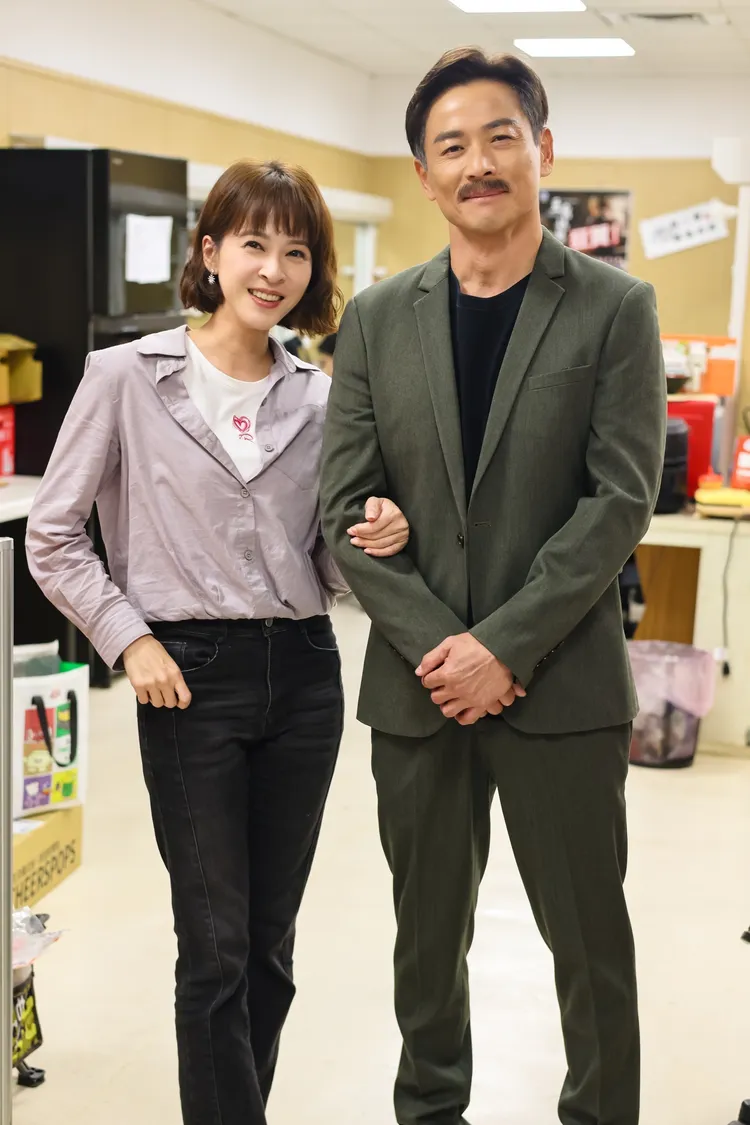 蘇晏霈見到偶像江宏恩非常興奮。民視提供