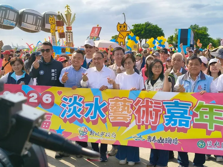 從老街一路玩到商圈！淡水藝術嘉年華「橋好幸福」16店家推限定好禮。公所提供