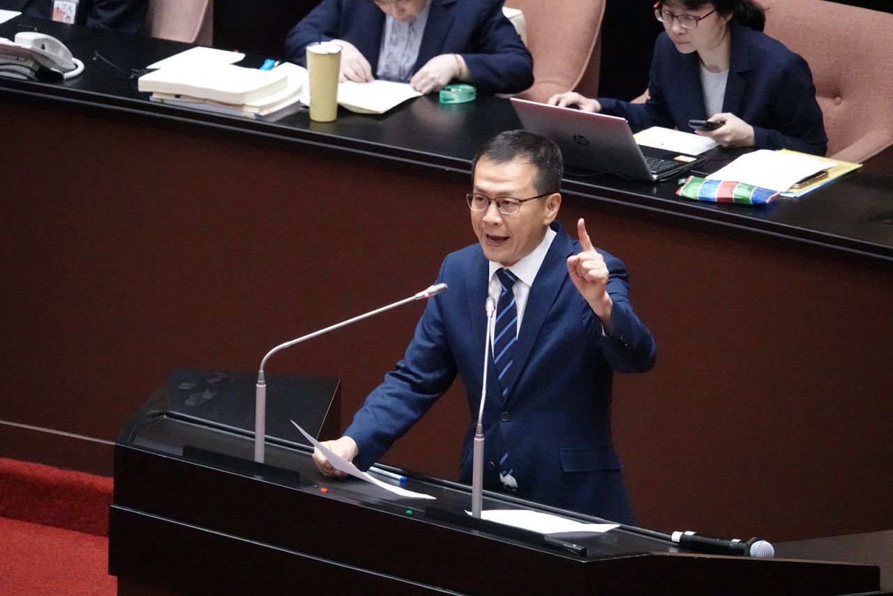 羅智強轟沈伯洋毒品主張「死不認錯」 再射核心一箭