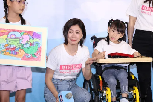 22歲梧桐妹戀愛了！賈靜雯鬆口女兒戀情　母女私下對話曝光