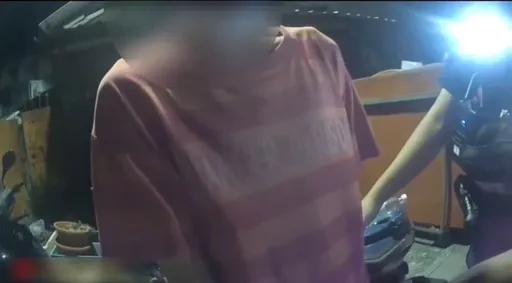 騎車蛇行闖紅燈！駕駛遭警盤查就流淚　決不是悔恨難過