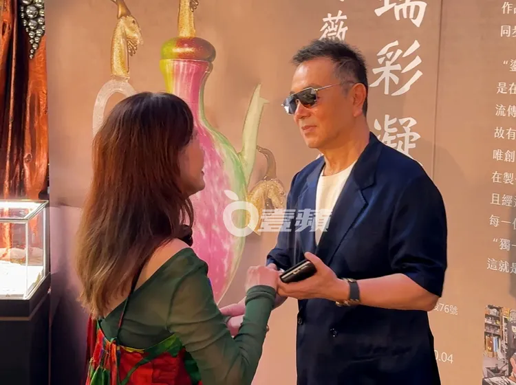 金鐘影帝張晨光（右）與老友周丹薇敘舊。特勤中心攝