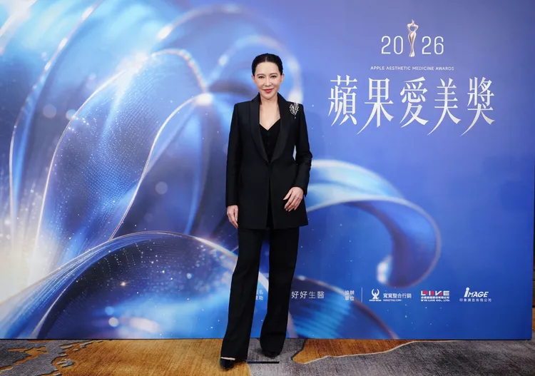 Cindy Chao以深V領西裝搭配自家珠寶，造型相當閃耀又有氣場。攝影中心攝