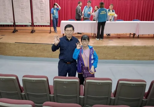 40年警界資歷不退休！莊政裕穿昔日警察制服參選文湖里長　抽中3號喊「三陽開泰」
