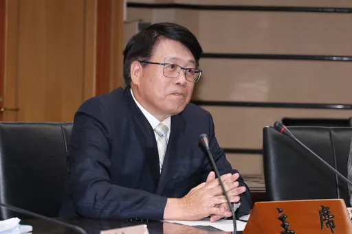 洩1573位候選人身分證字號　中選會游盈隆鞠躬道歉