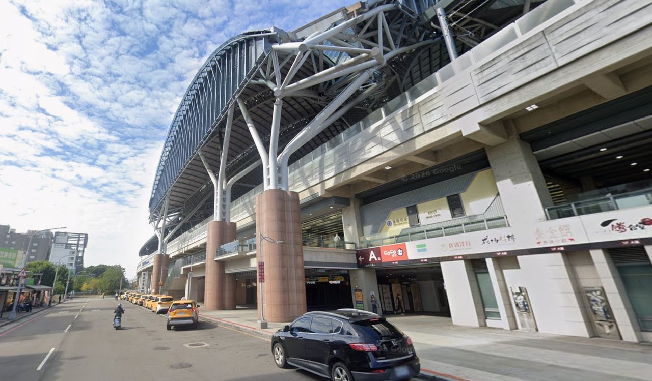 56歲男倒臥台中火車站人行道 口吐白沫明顯死亡
