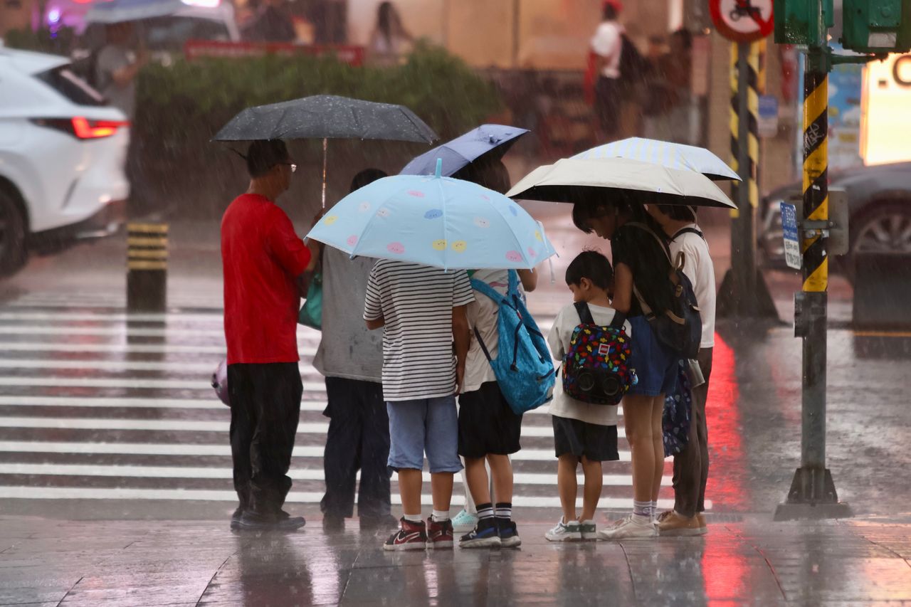 今冷探16.7℃!1圖看國慶連假雨區 這天下最大