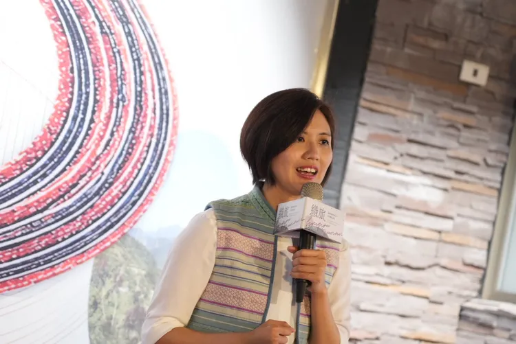新北市原民局長林瑋茜Siku Yaway特展致詞。原民局提供