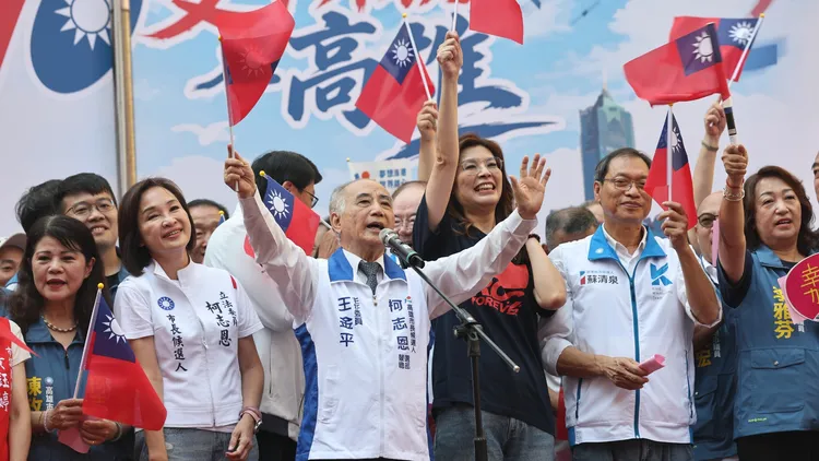 包括前立法院長王金平、高雄市長、台南市長參選人柯志恩、謝龍介都出席升旗典禮。讀者提供