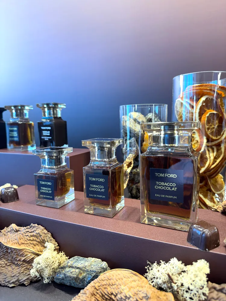 TOM FORD私人調香系列午夜煙燻可可，30ml／6600元、50ml／1萬150元、100ml／1萬3800元、250ml／2萬6000元。張家玲攝