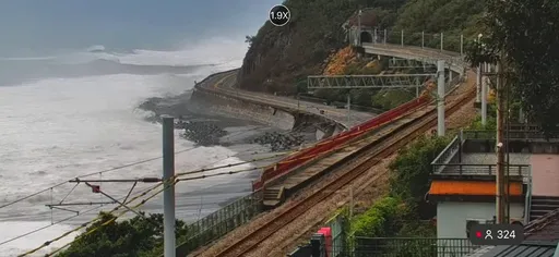 薔琵掀巨浪！驚險一幕曝光　南迴多良車站路基遭掏空