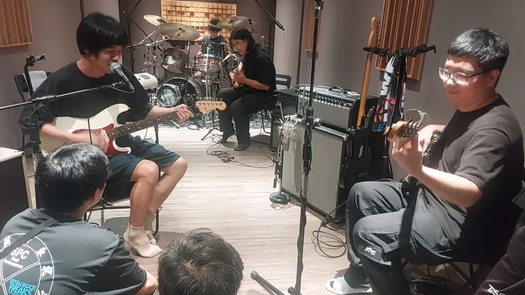 Live Room提供樂團排練。凃建豐攝